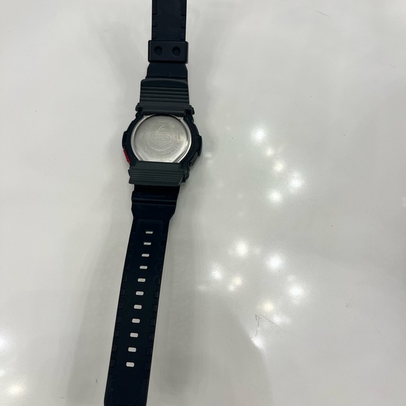 G-Shock Casio black with red - Picture 2 of 5